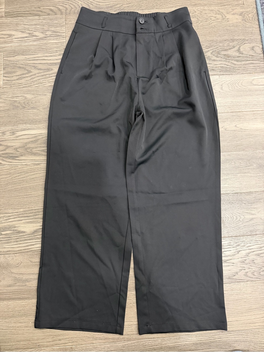 HALARA Black Pleated Women’s Dress Pants - Medium Petite